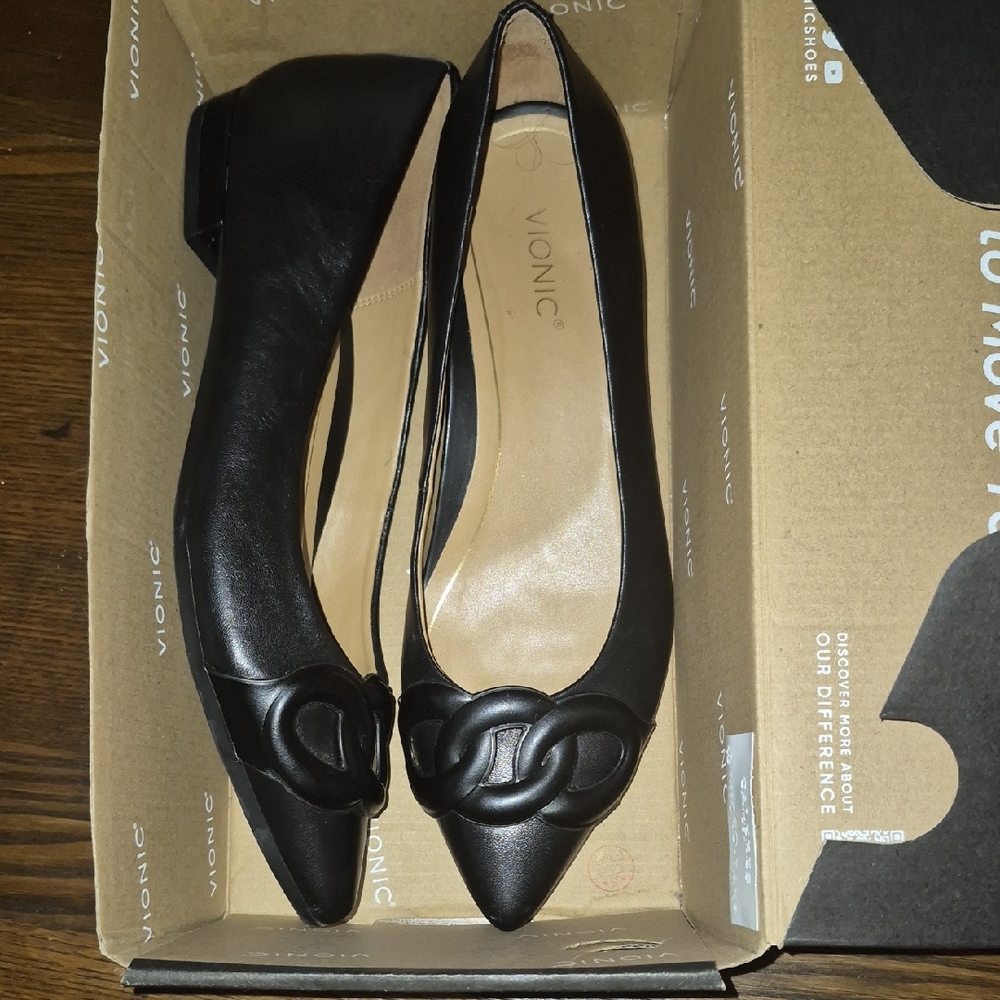 Vionic Women's Black Loafers with Knot Detail